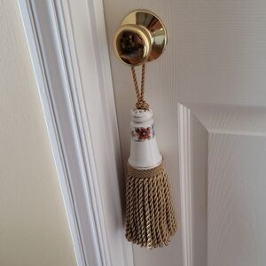 Vtg Elegant White Ceramic Top With Floral Design & Gold Tassel Door Hanger